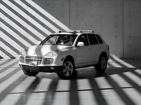 Used 2005 Porsche Cayenne Turbo image 1
