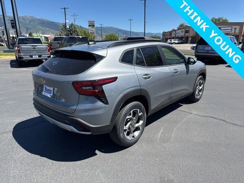 New 2025 Chevrolet Trax LT w/ Sunroof Package image 5