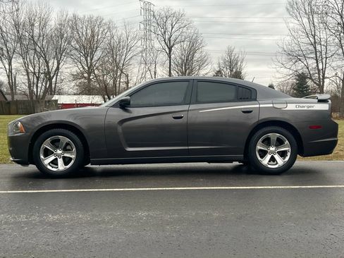 Used 2014 Dodge Charger SE w/ Sport Appearance Group image 8