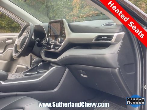 Used 2024 Toyota Highlander XLE image 17