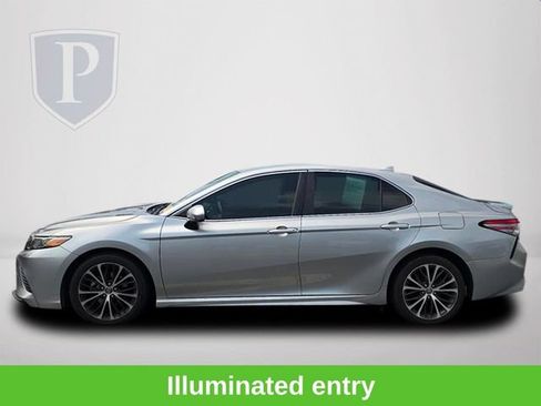 Used 2019 Toyota Camry SE FWD image 11