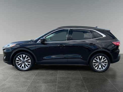 Used 2022 Ford Escape Titanium w/ Class II Trailer Tow Package image 4