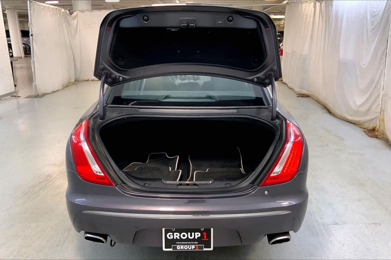 Used 2011 Jaguar XJ RWD image 33