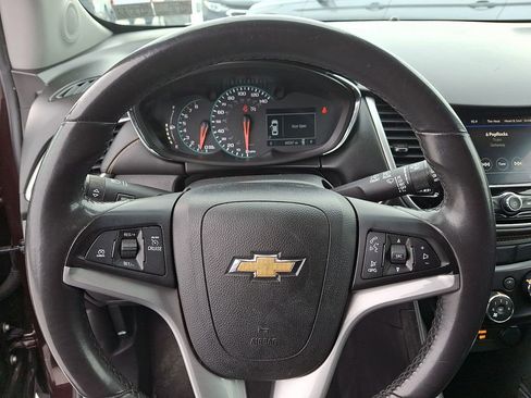 Used 2021 Chevrolet Trax LT w/ LT Convenience Package image 21