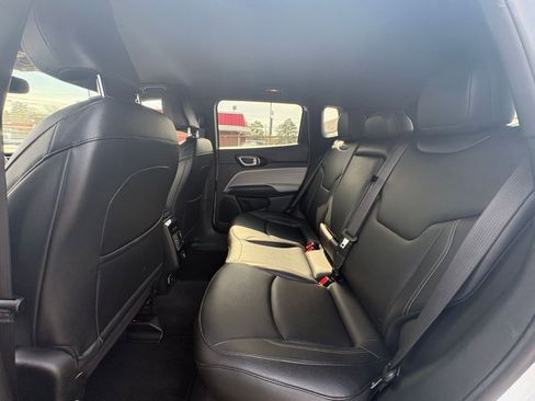 Used 2025 Jeep Compass Limited image 27