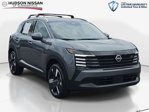 Used 2025 Nissan Kicks SR FWD image 1