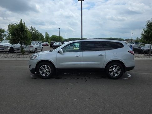 Used 2017 Chevrolet Traverse LT AWD/4WD image 4