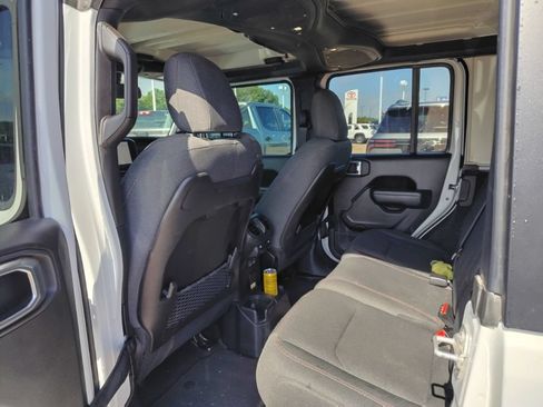 Used 2025 Jeep Wrangler Unlimited Rubicon AWD/4WD image 10