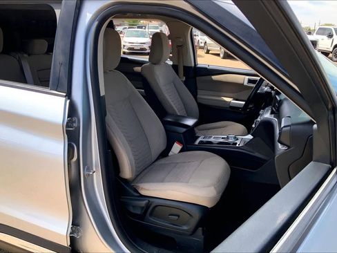 Used 2020 Ford Explorer XLT RWD image 9