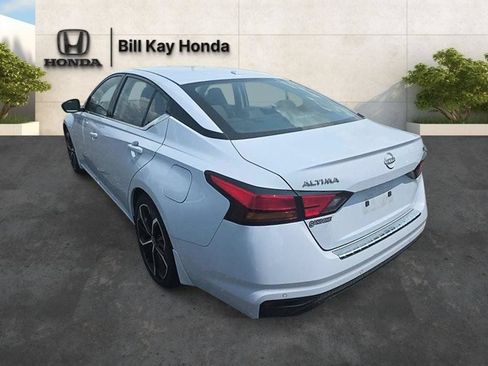 Used 2023 Nissan Altima 2.5 SR w/ SR Premium Package FWD image 3