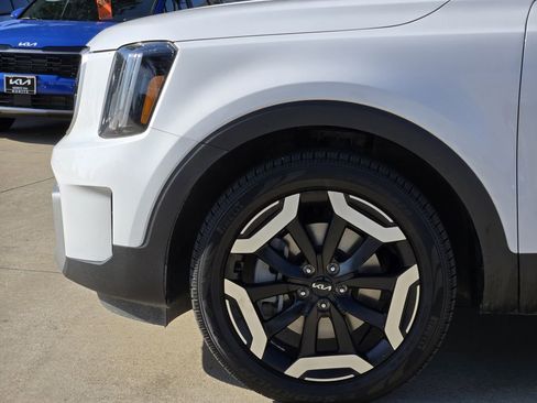 Used 2023 Kia Telluride EX w/ EX Captain's Chair Package AWD/4WD image 14