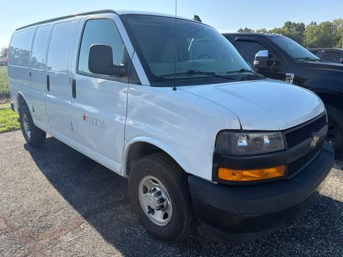 Used 2019 Chevrolet Express 2500 w/ Driver Convenience Package RWD image 3