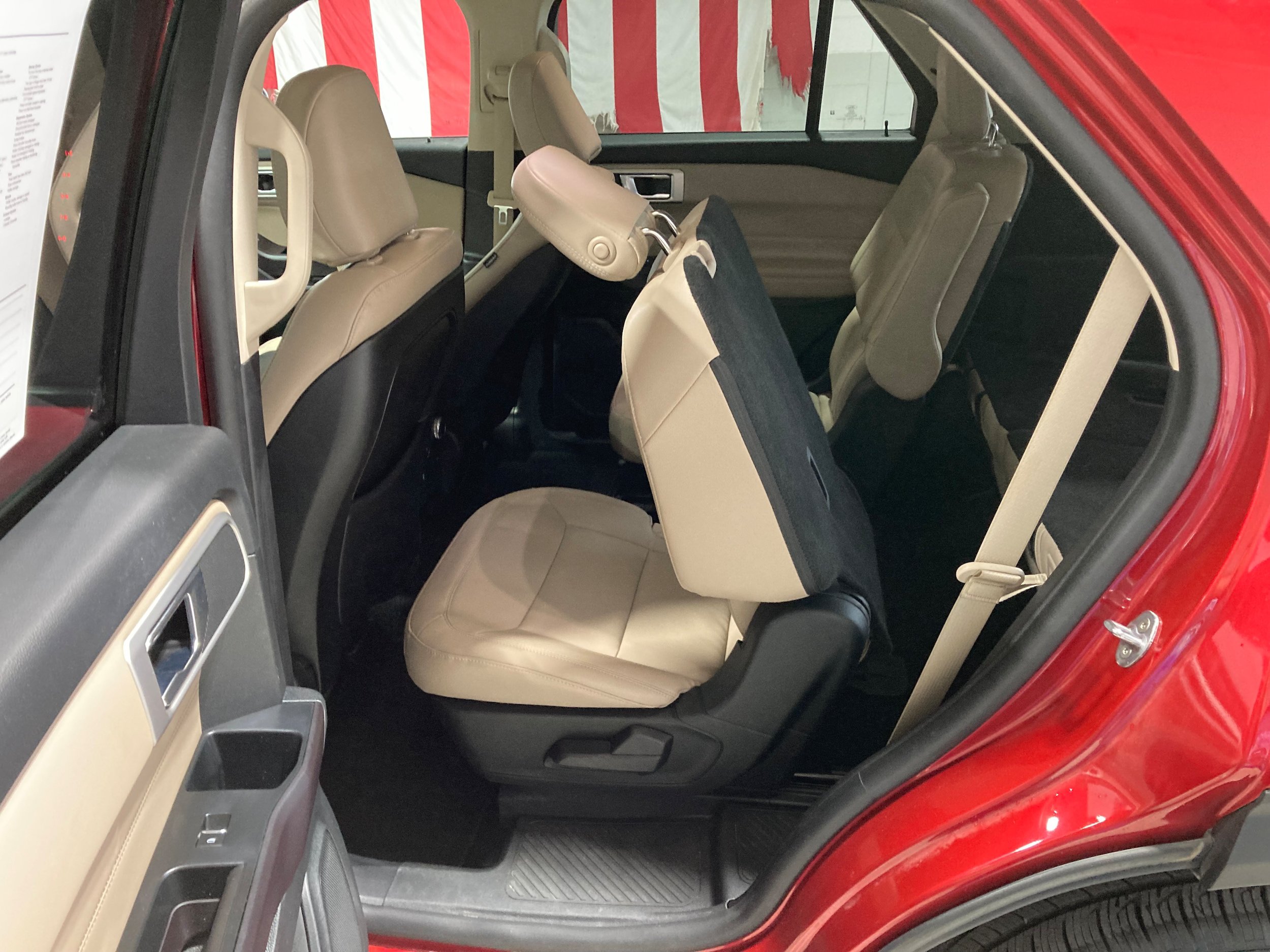 Used 2020 Ford Explorer XLT w/ Equipment Group 202A AWD/4WD image 17