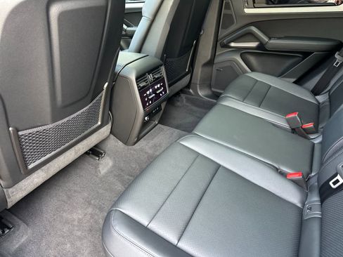 New 2026 Porsche Cayenne image 13