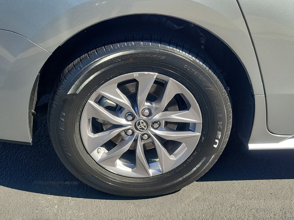 Used 2024 Toyota Sienna XLE FWD image 8