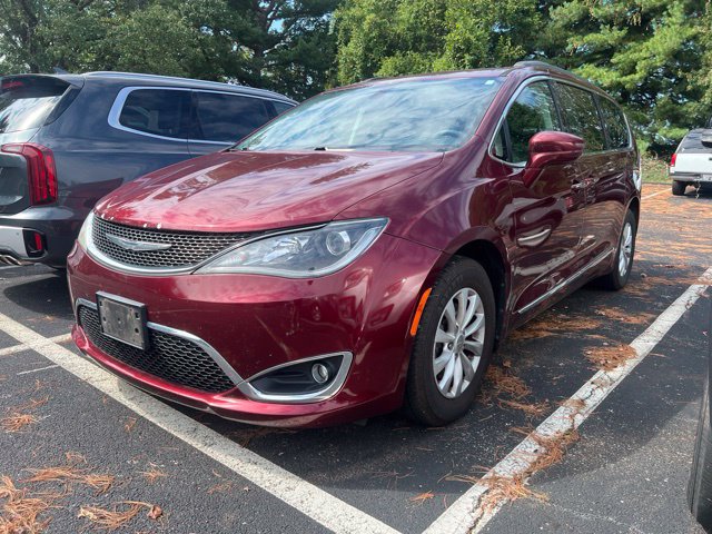 Used 2017 Chrysler Pacifica Touring-L FWD image 1