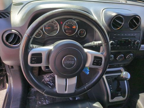 Used 2017 Jeep Compass Latitude FWD image 16