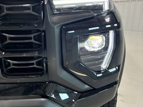 Used 2024 GMC Canyon Elevation w/ Elevation Premium Package AWD/4WD image 11
