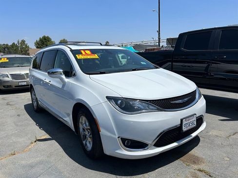Used 2018 Chrysler Pacifica Limited FWD image 36