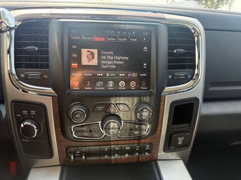 Used 2016 RAM 3500 Laramie w/ Convenience Group AWD/4WD image 12