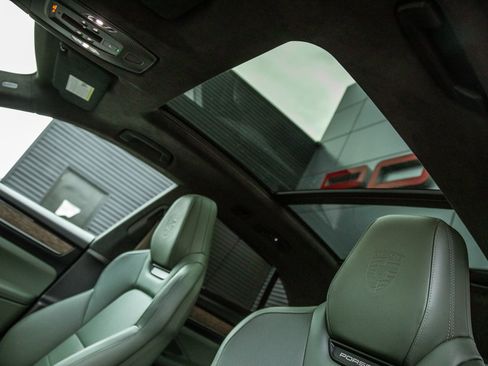 Certified 2025 Porsche Macan Turbo Electric AWD/4WD image 14