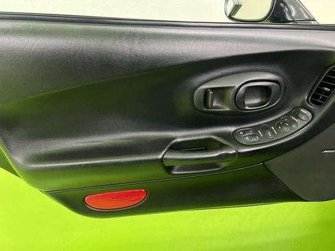 Used 1998 Chevrolet Corvette Convertible w/ Memory Pkg RWD image 16