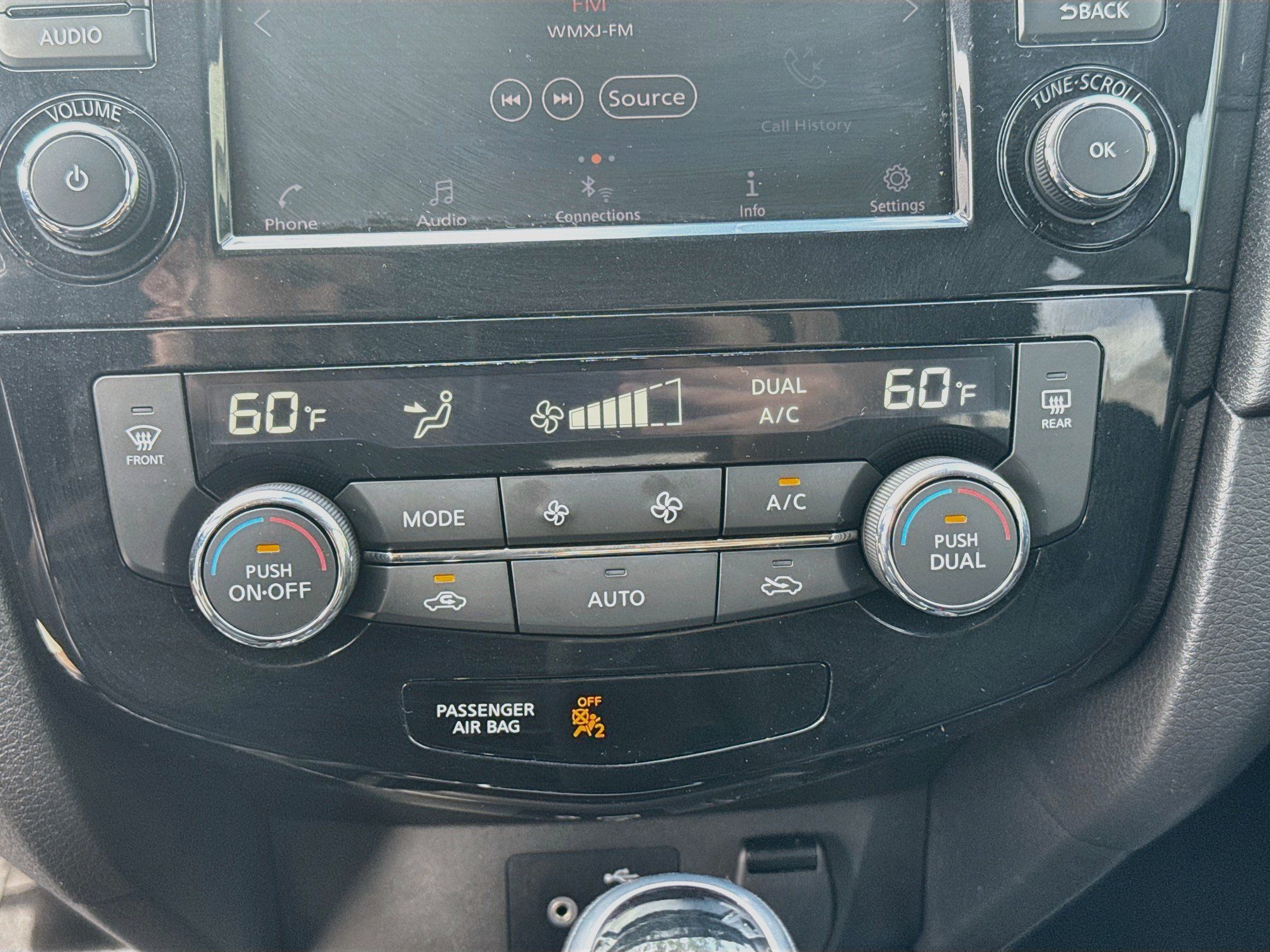 Used 2020 Nissan Rogue SV FWD image 14