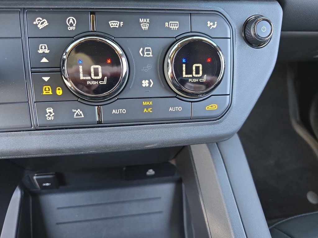 New 2026 Land Rover Defender 110 OCTA AWD/4WD image 25