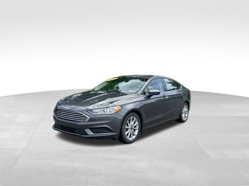 Used 2017 Ford Fusion SE w/ Fusion SE Technology Package FWD image 58