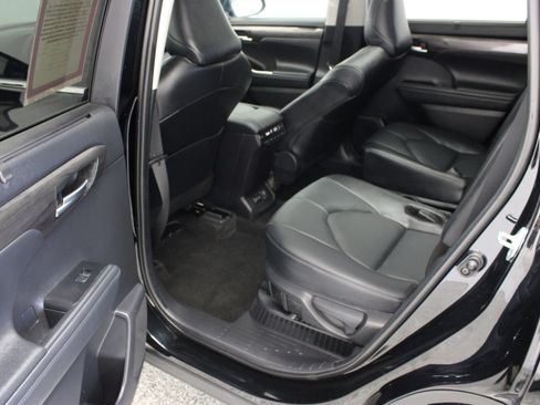 Used 2026 Toyota Highlander Platinum AWD/4WD image 30