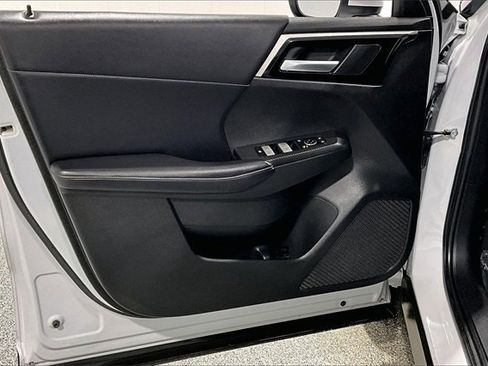 Used 2022 Mitsubishi Outlander SE image 21