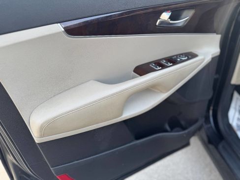 Used 2016 Kia Sorento FWD image 12