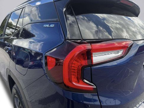 Used 2023 GMC Terrain SLE w/ Driver Convenience Package image 16