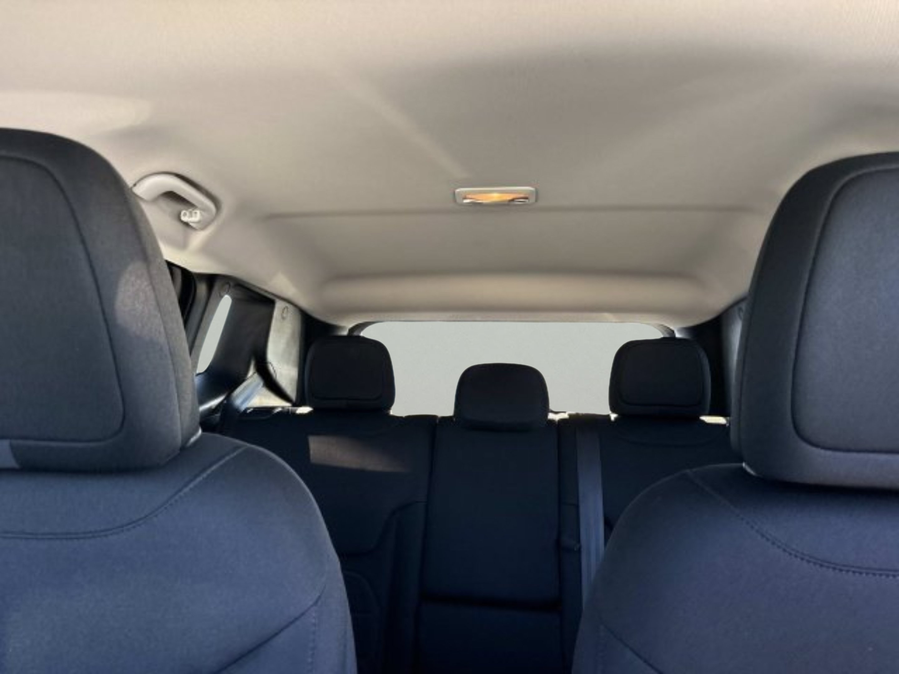 Used 2020 Jeep Renegade Latitude w/ Popular Equipment Group FWD image 24