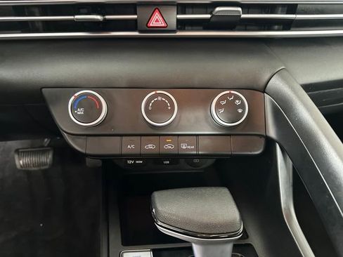 Certified 2024 Hyundai Elantra SE image 23