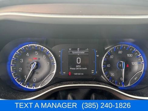 Used 2017 Chrysler Pacifica Touring-L image 15