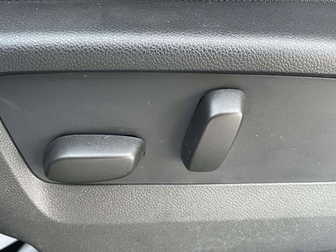 Used 2022 Buick Envision Essence w/ Safety Package FWD image 19