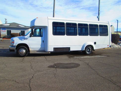 Used 2016 Ford E-450 and Econoline 450 Super Duty w/ Shuttle Bus Prep Package image 4