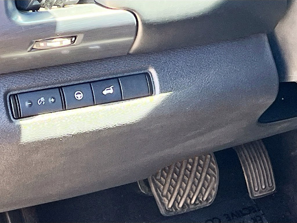Used 2022 Nissan Pathfinder SL AWD/4WD image 10