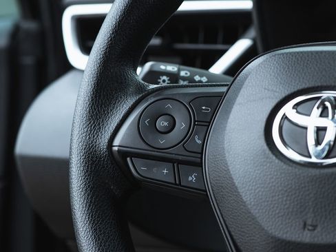 Used 2021 Toyota Corolla LE w/ Carpet Mat Package (TMS) image 28