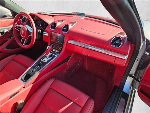 Used 2025 Porsche 718 Boxster image 17
