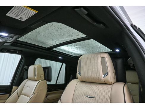 Used 2024 Cadillac Escalade Premium Luxury AWD/4WD image 44