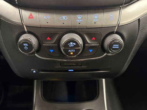 Used 2018 Dodge Journey Crossroad AWD/4WD image 17