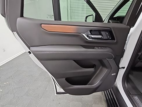 New 2026 GMC Yukon Denali w/ Sun & Power Step Package image 37