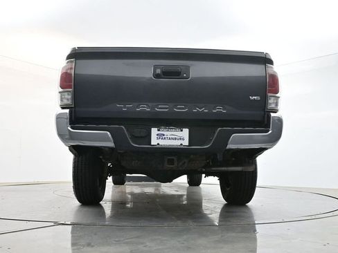 Used 2022 Toyota Tacoma TRD Off-Road AWD/4WD image 31