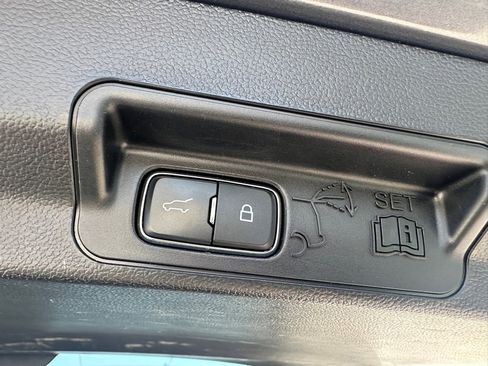 Used 2023 Ford Explorer Limited image 10