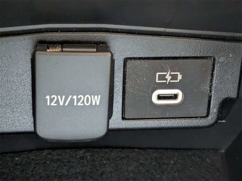 Used 2023 Toyota Corolla Cross XLE image 31