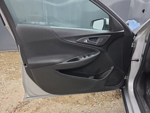 Used 2018 Chevrolet Malibu LT FWD image 19