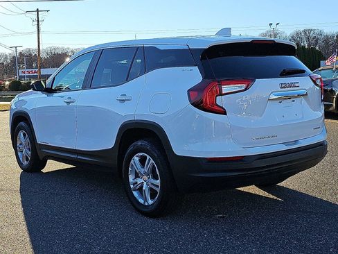 Used 2024 GMC Terrain SLE image 4