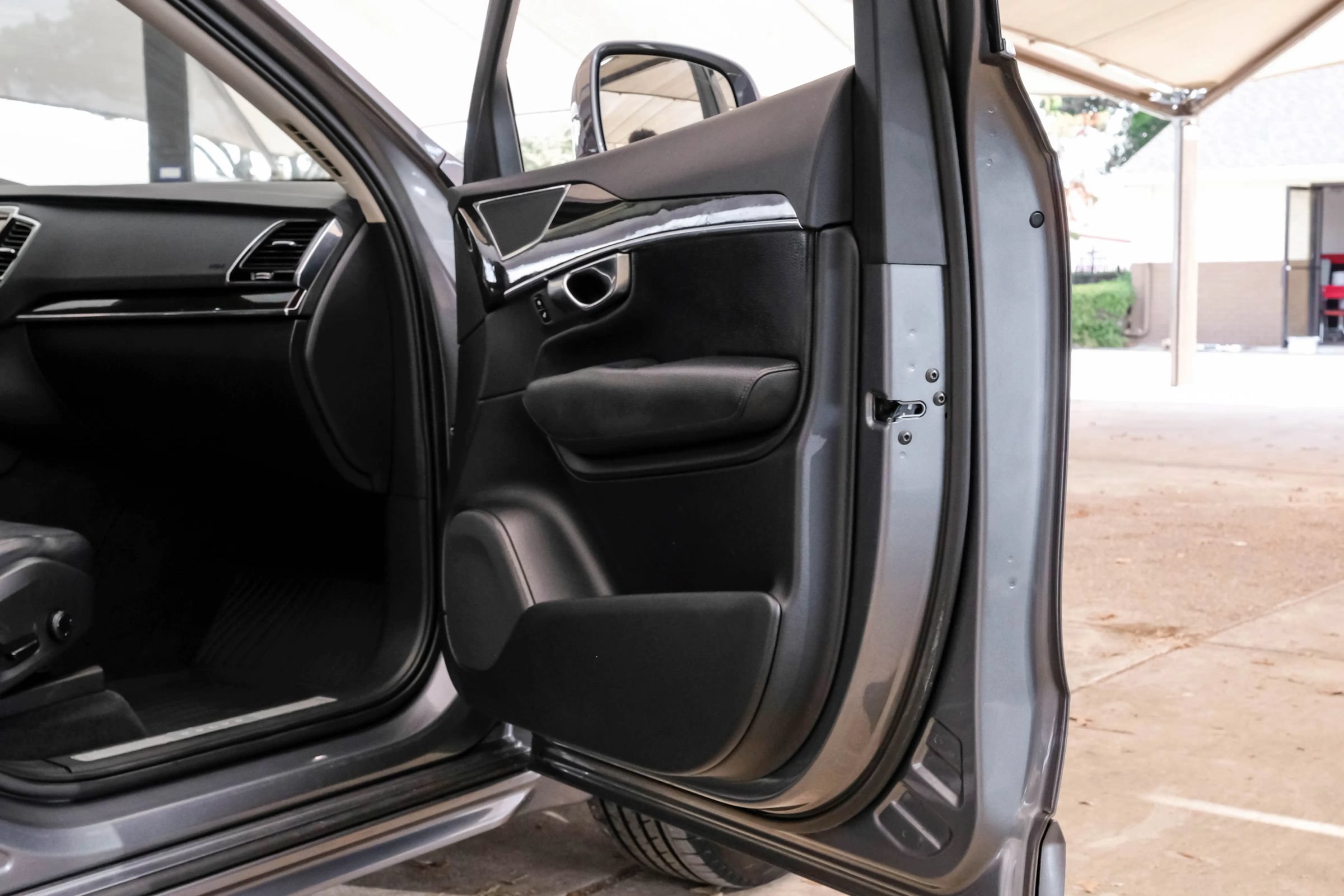 Used 2017 Volvo XC90 T5 Momentum w/ Vision Package FWD image 46
